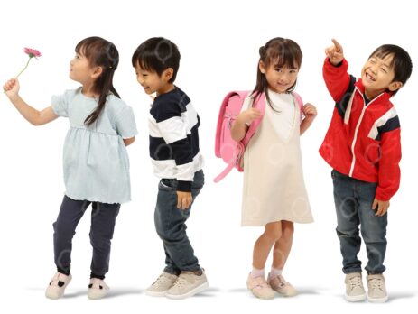 子供全身素材-ランドセル、一輪の花、遊ぶはしゃぐ姿
